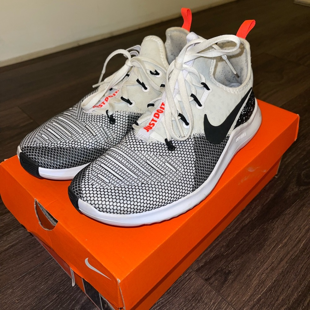 Women’s Nike Free TR8